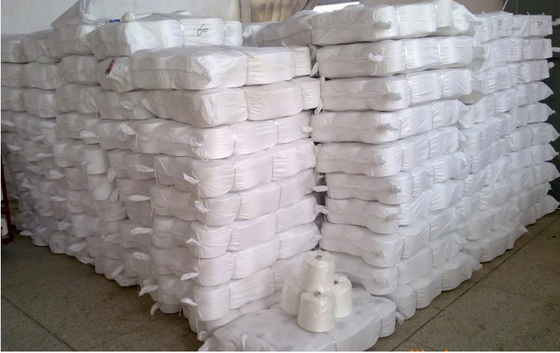 গরম বিক্রি হওয়া কাঁচা সাদা 40s/2, 20/2, 30/2 50/2 100% স্পুন পলিয়েস্টার সেলাই সুতা